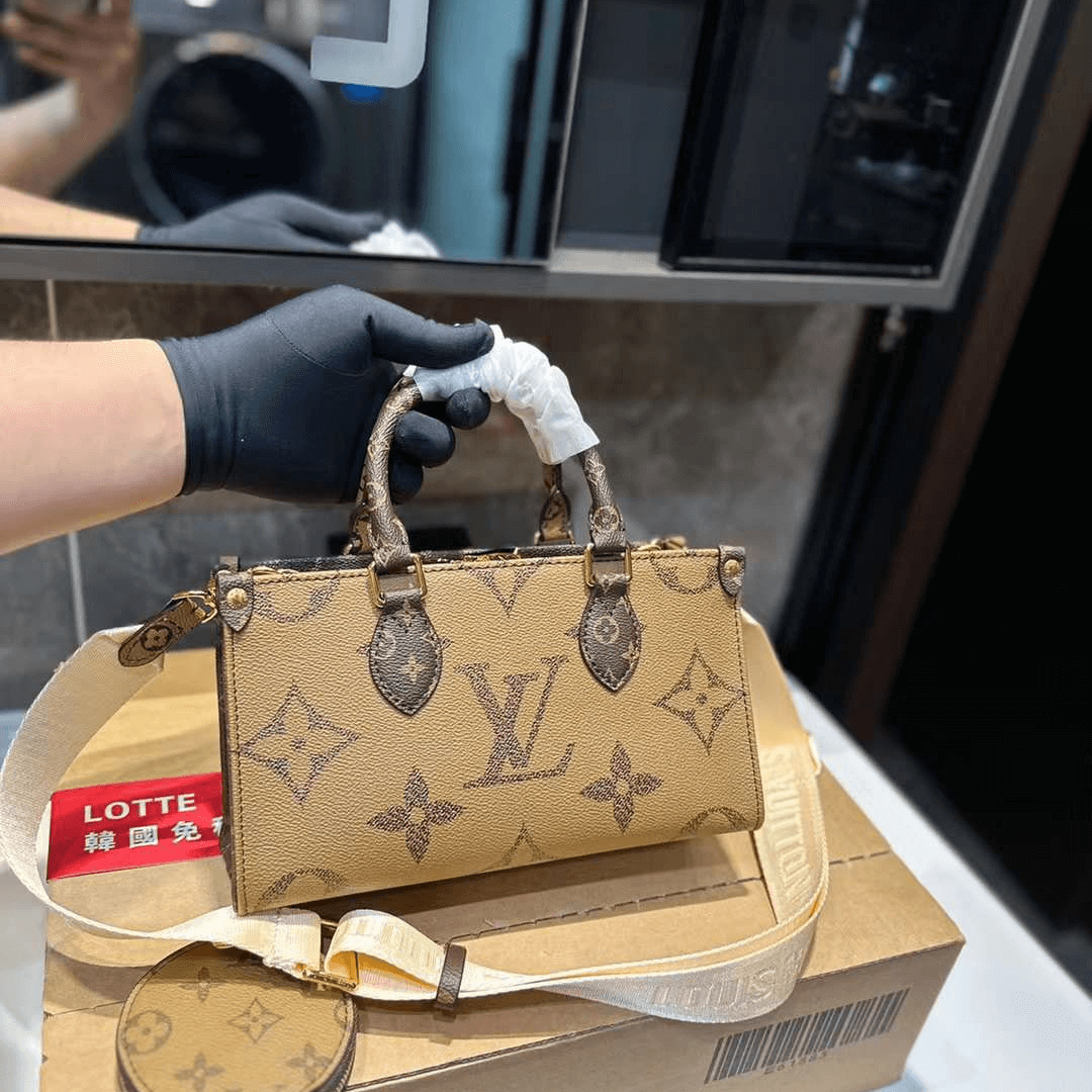 L-O-U-I-S V-U-I-T-T-O-N Handbag